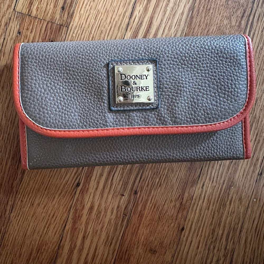 Dooney & Bourke Continental Pebbled Leather Wallet in Elephant